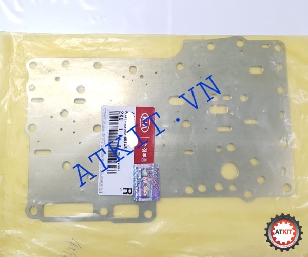 Tấm thép bắt bộ chia mạch dầu của hộp số tự động trên các dòng xe Hyundai và Kia.
